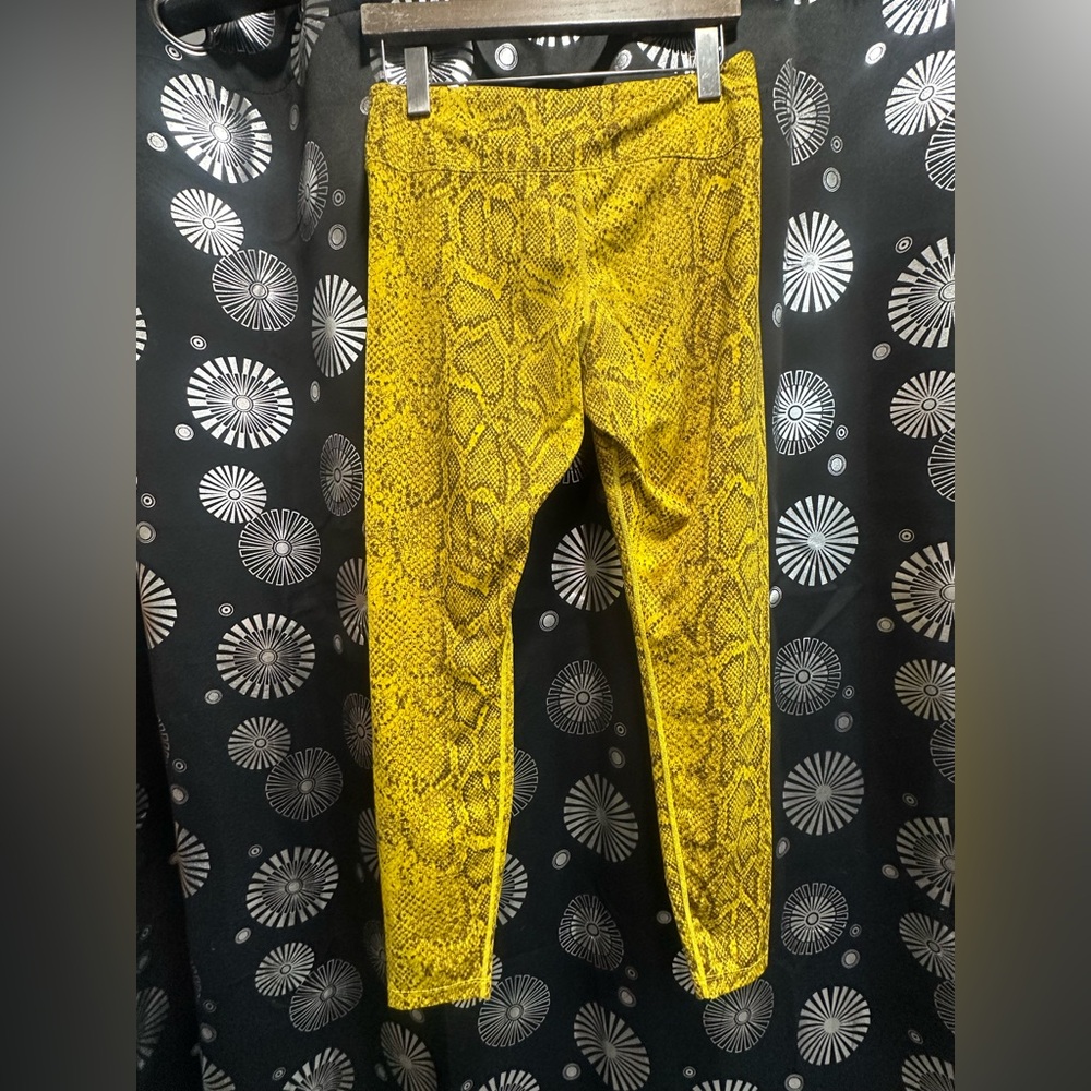 NIKE Python Legging in Speed Yellow. Like new - image 4